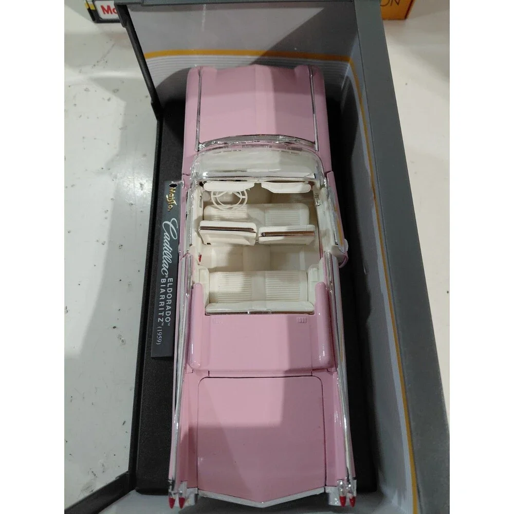 Maisto 36813 Special Edition 1:18 Diecast 1959 Cadillac Eldorado Britz w/box
